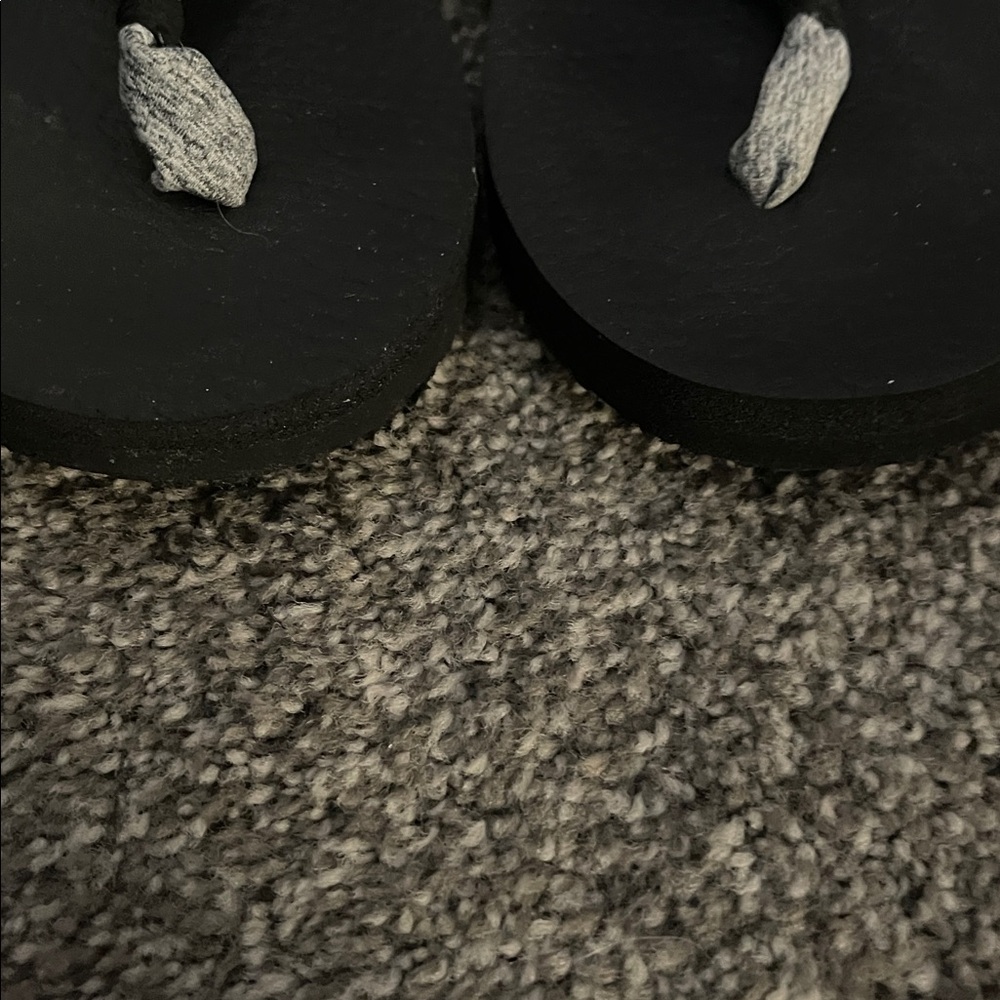 Sketchers Sz 9 Yoga Foam Gray Strappy Slip on Fabric Sandals - Picture 3 of 4